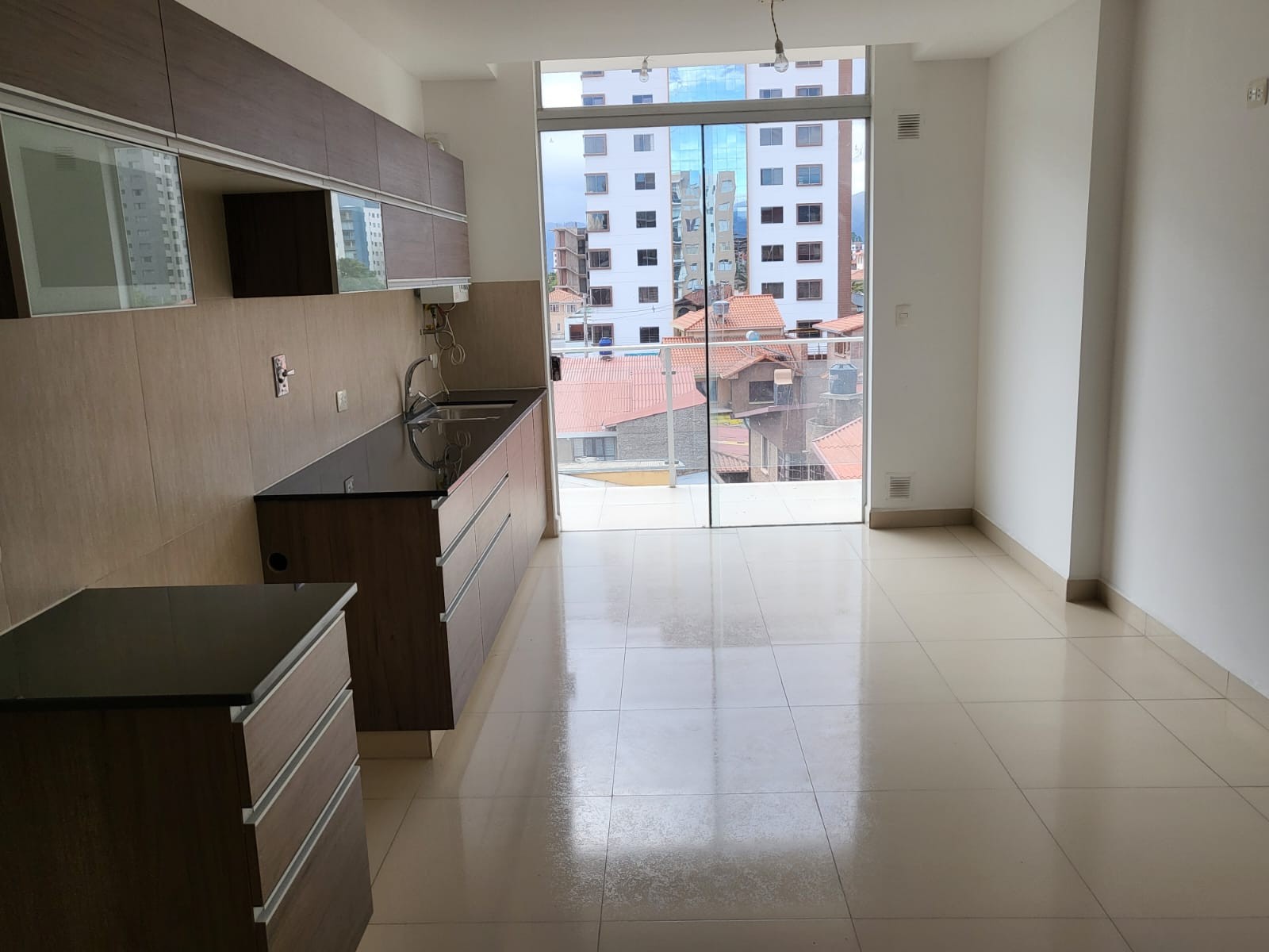 Departamento en Venta... 3 dormitorios 3 baños 1 parqueos Foto 15