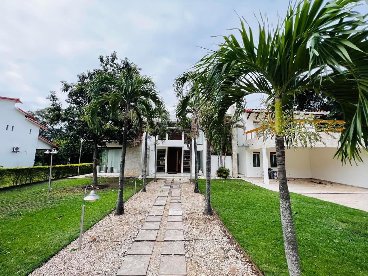 Casa en Urubó en Santa Cruz de la Sierra 4 dormitorios 6 baños 4 parqueos Foto 15