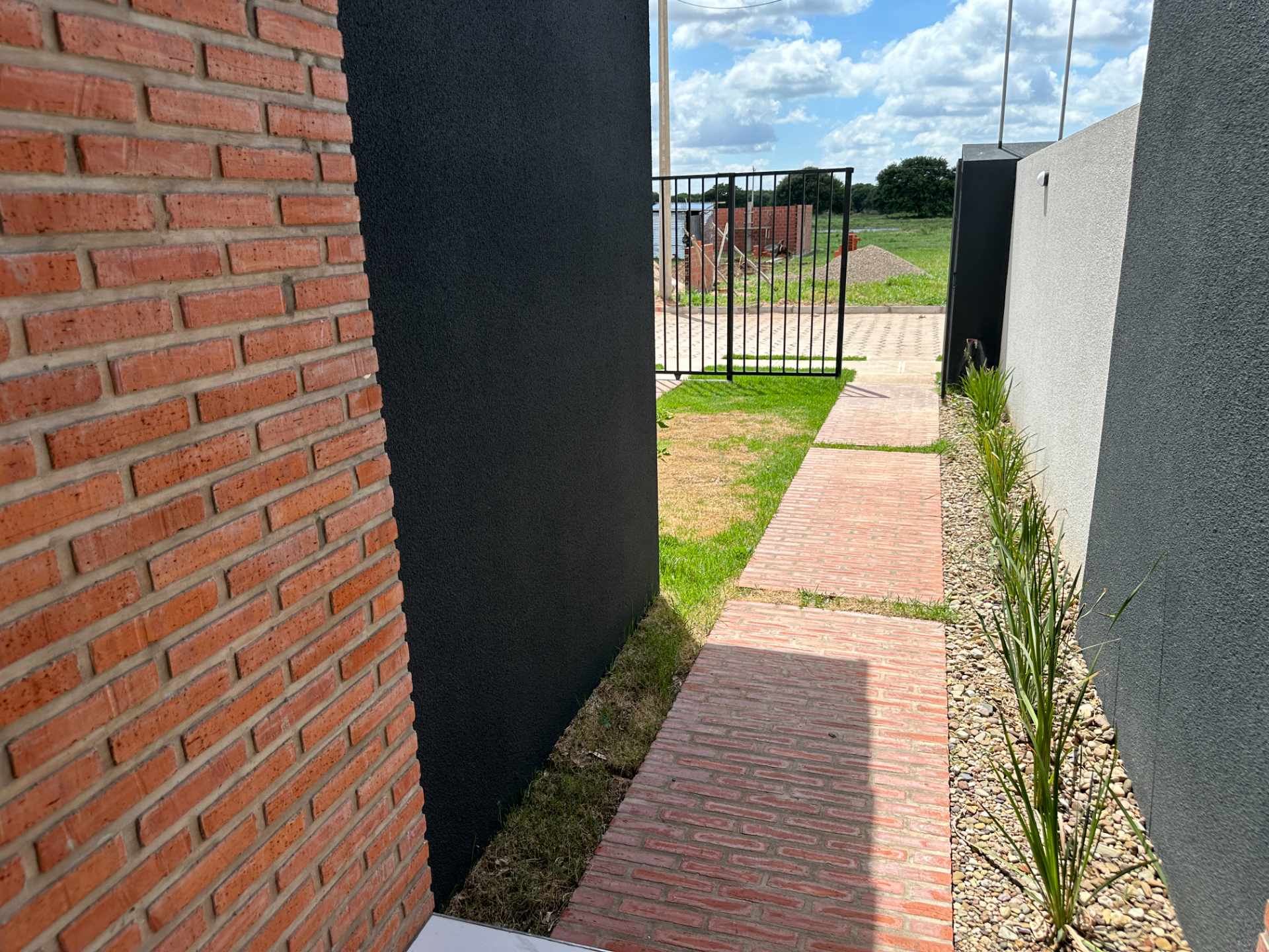 Casa en VentaZona este de Santa Cruz, ubicada atrás del Jardín Botánico sobre calle asfaltada. Por la Laguna Guapilo.   Foto 6