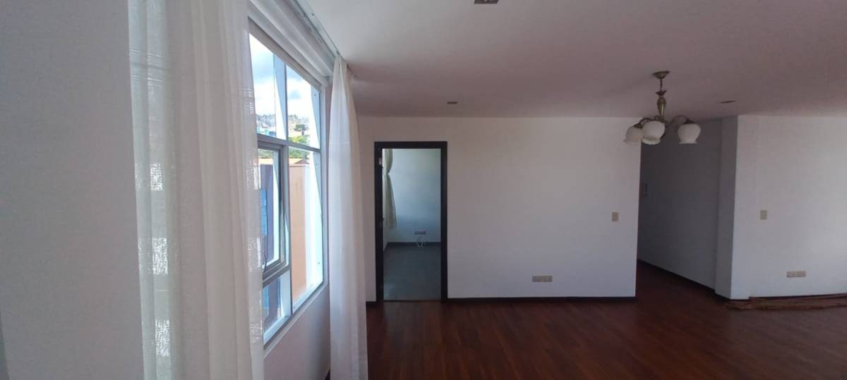 Departamento en El Pedregal en La Paz 3 dormitorios 3 baños 1 parqueos Foto 4