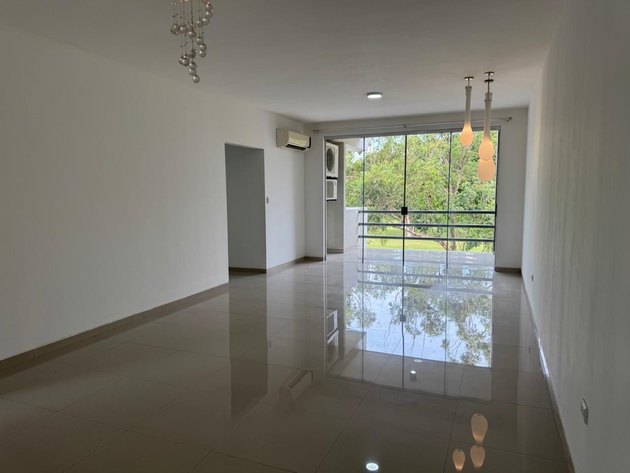 Departamento en Las Palmas en Santa Cruz de la Sierra 3 dormitorios 3 baños 1 parqueos Foto 3