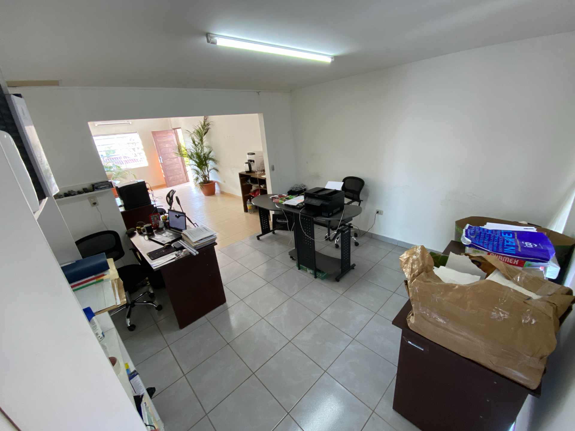 Oficina en Entre 3er y 4to anillo Norte en Santa Cruz de la Sierra 3 dormitorios 1 baños  Foto 8