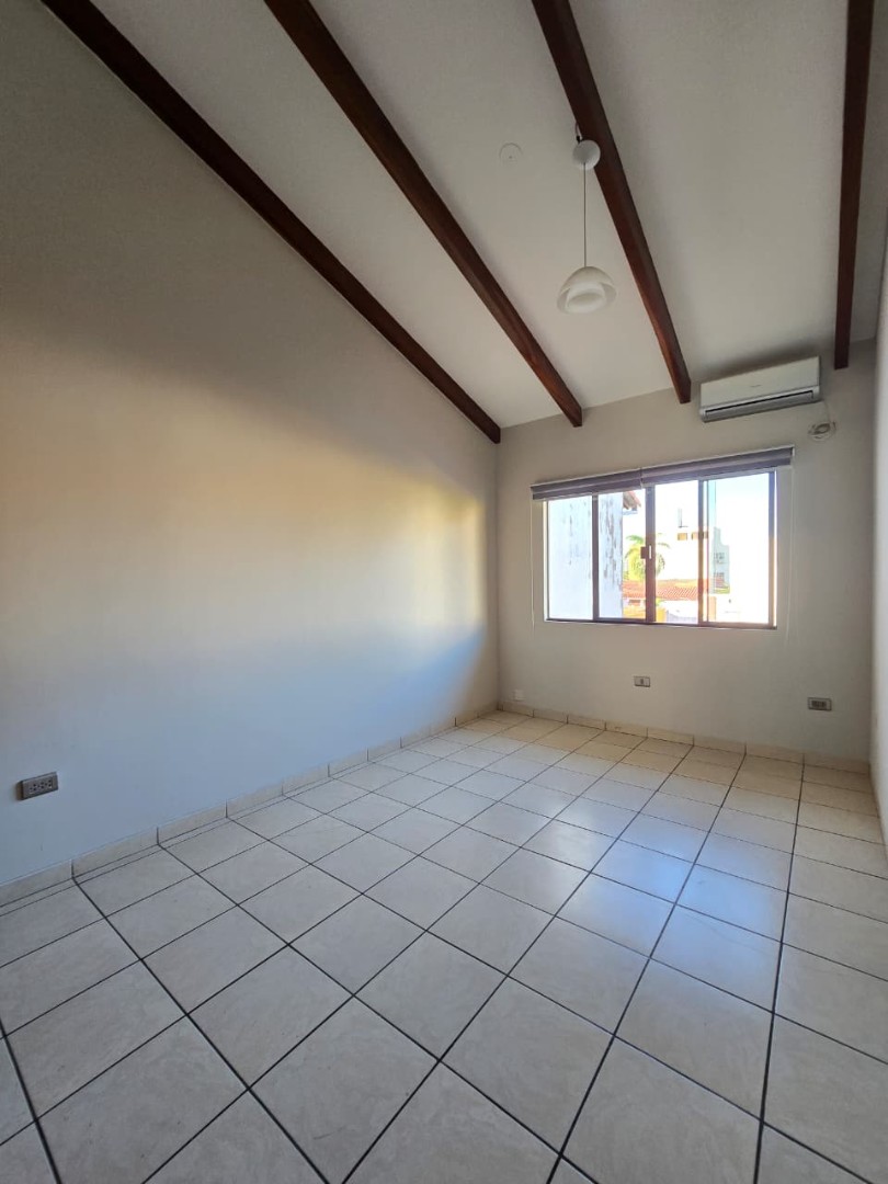 Departamento Casa en Alquiler – Zona Estratégica (Entre 4° y 5° Anillo, Av. Banzer, Plan 12 Hamacas) Foto 15