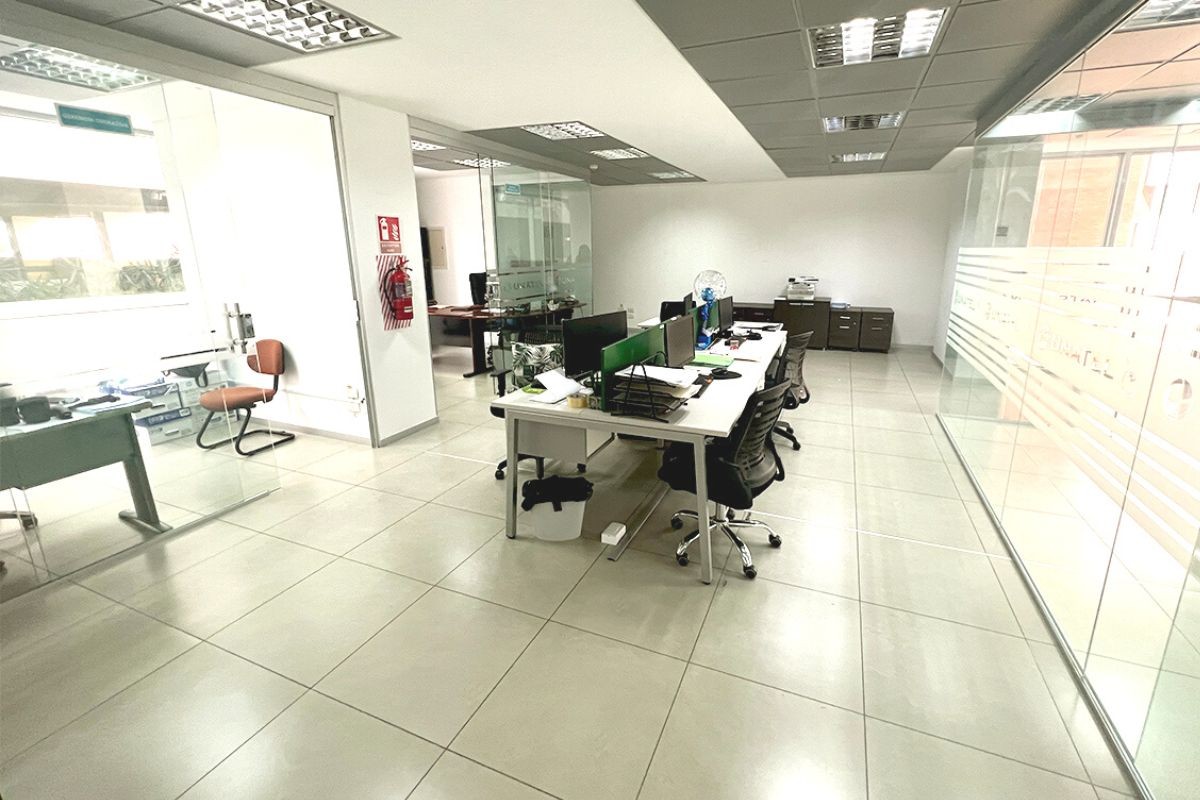 Oficina en VentaOFICINA EN VENTA - TORRE DUO (EQUIPETROL) Foto 1