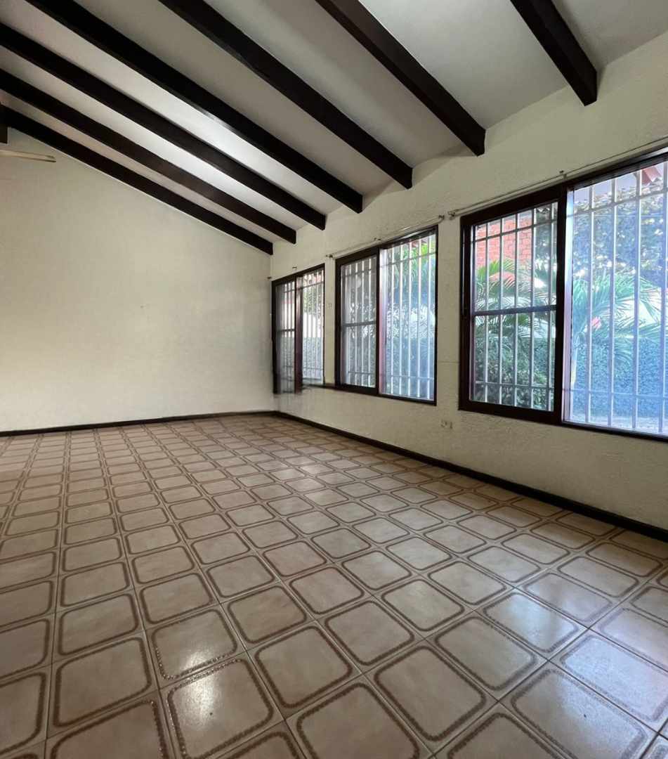 Casa en AlquilerAv. Ibérica- Barrio las LAS PALMAS  5 dormitorios 4 baños 3 parqueos Foto 21