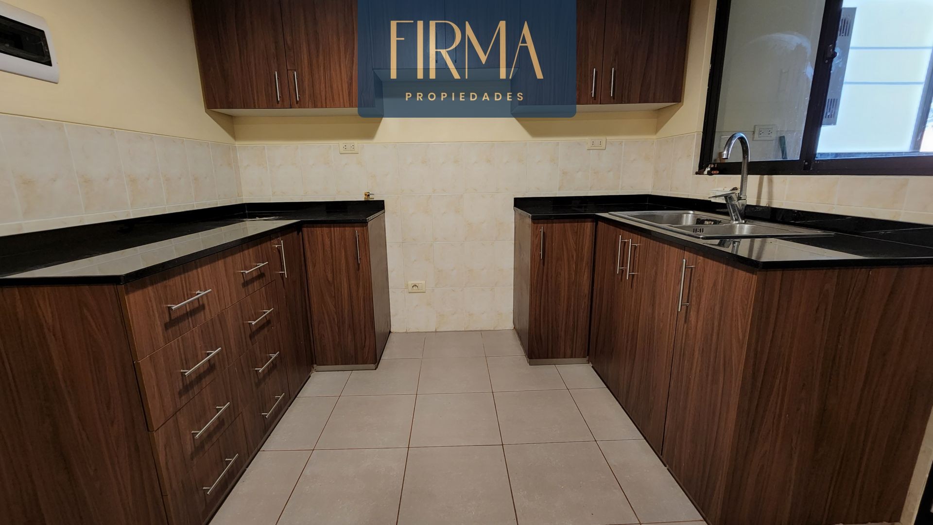 Departamento en Achumani en La Paz 3 dormitorios 4 baños 1 parqueos Foto 5