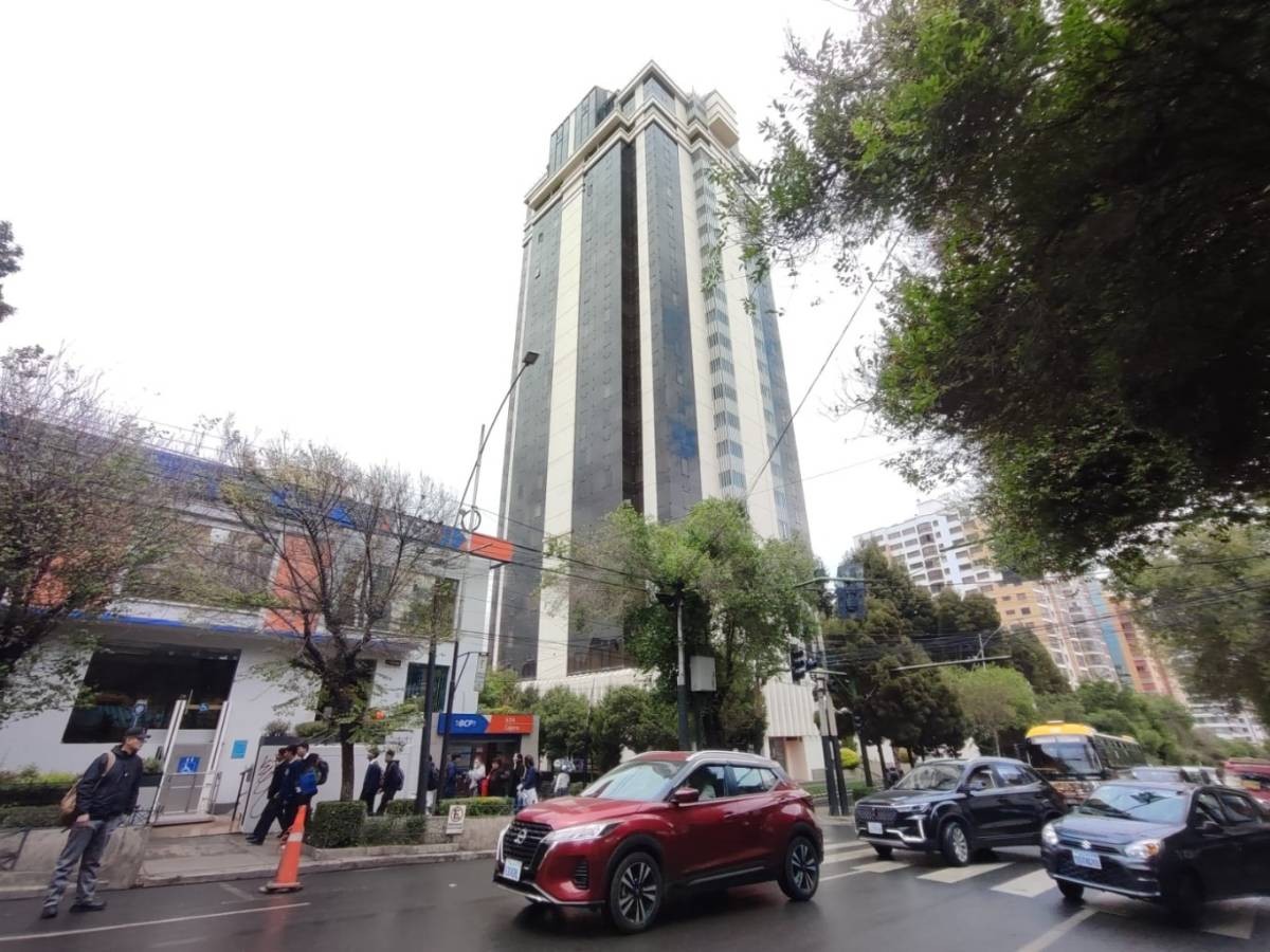 Departamento en San Jorge en La Paz 2 dormitorios 3 baños 1 parqueos Foto 2