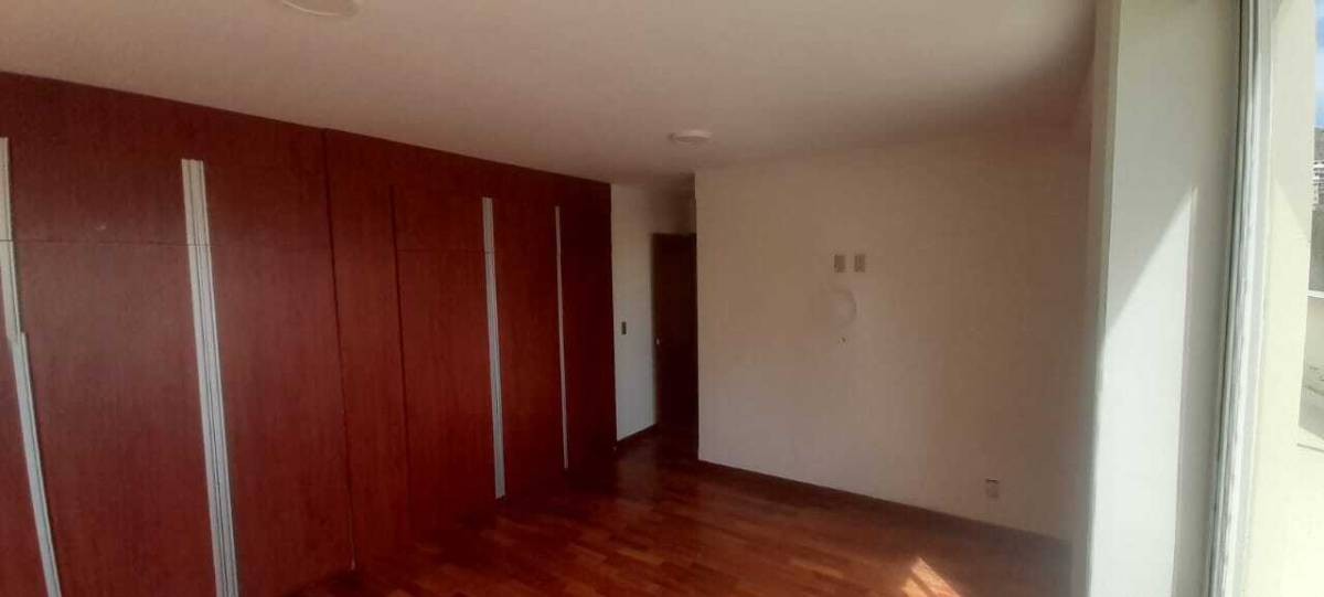 Departamento en VentaACHUMANI, CALLE 32 3 dormitorios 4 baños 1 parqueos Foto 9