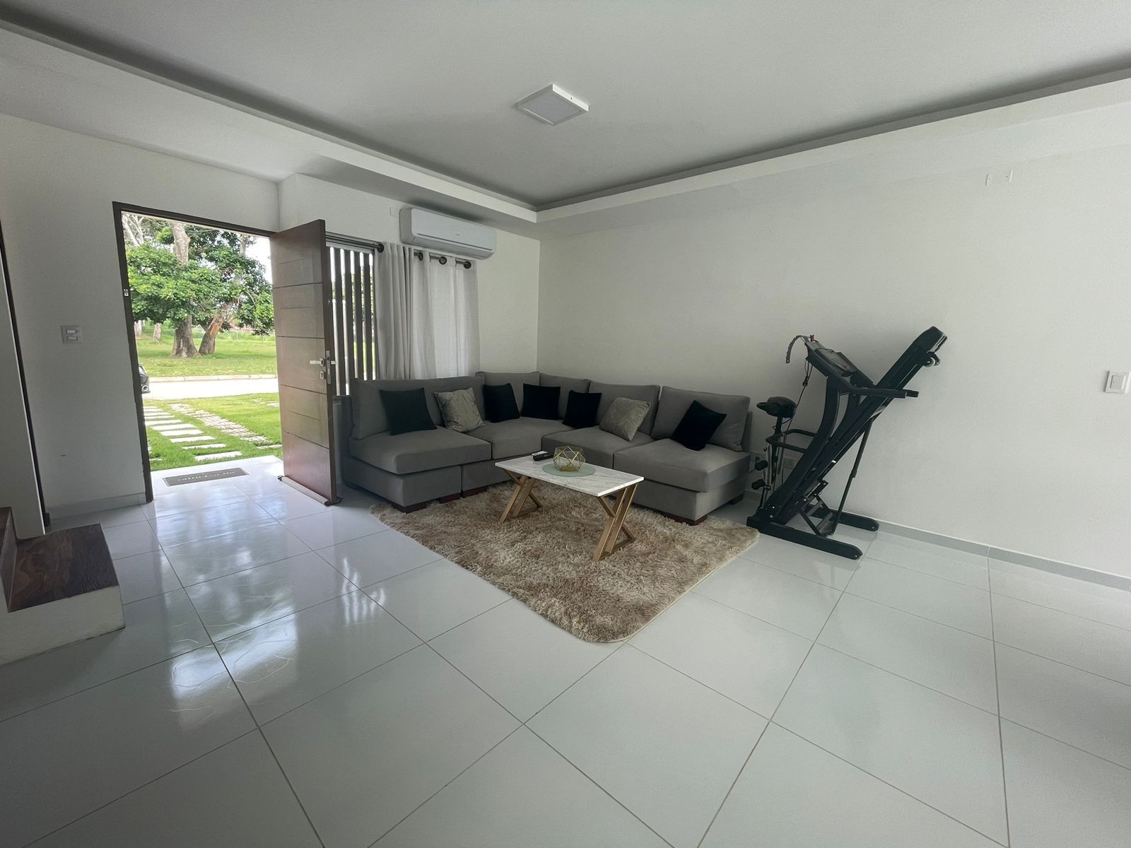 En Alquiler a $us 650 Foto 1