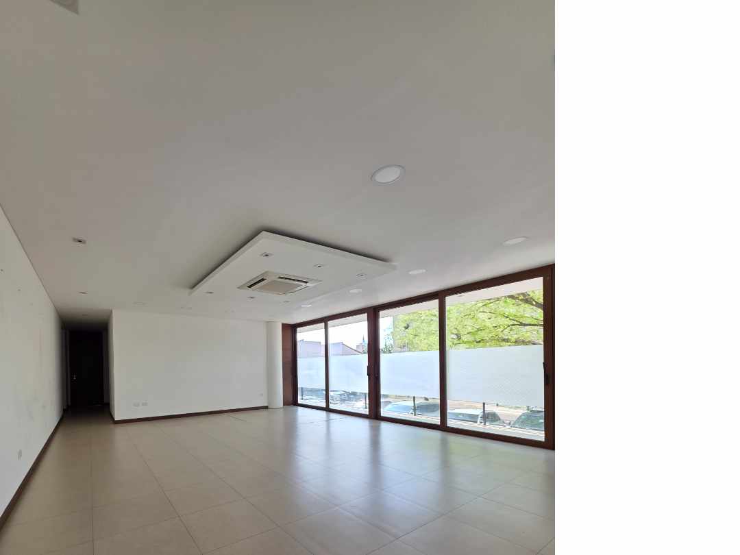 Departamento en AlquilerZona Norte 
6to. Anillo ( Av.Banzer y Beni)
Condominio Torres de  la Sierra 3 dormitorios 4 baños 1 parqueos Foto 22