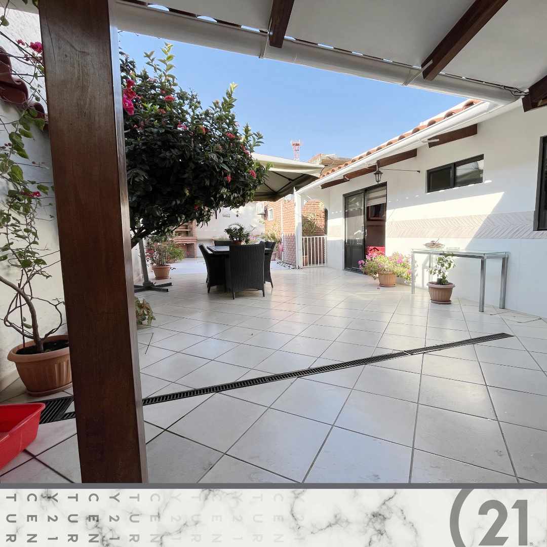 Casa en Entre 2do y 3er anillo Norte en Santa Cruz de la Sierra 4 dormitorios 5 baños 2 parqueos Foto 12