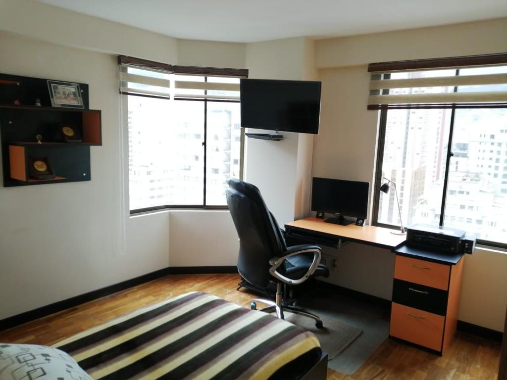 Departamento en VentaDepartamento cerca de la plaza Avaroa, Sánchez Lima (cerca del supermercado Fidalga) Foto 2