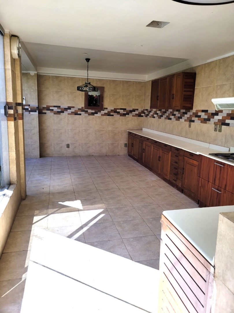 Casa en AlquilerCALACOTO -  EXCELENTE UBICACION 4 dormitorios 4 baños 5 parqueos Foto 8