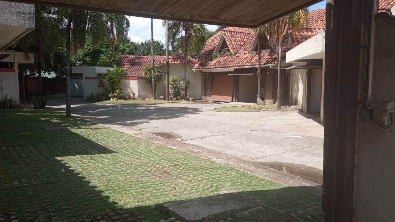 Edificio en Entre 6to y 7mo anillo Norte en Santa Cruz de la Sierra 35 dormitorios 37 baños 35 parqueos Foto 9