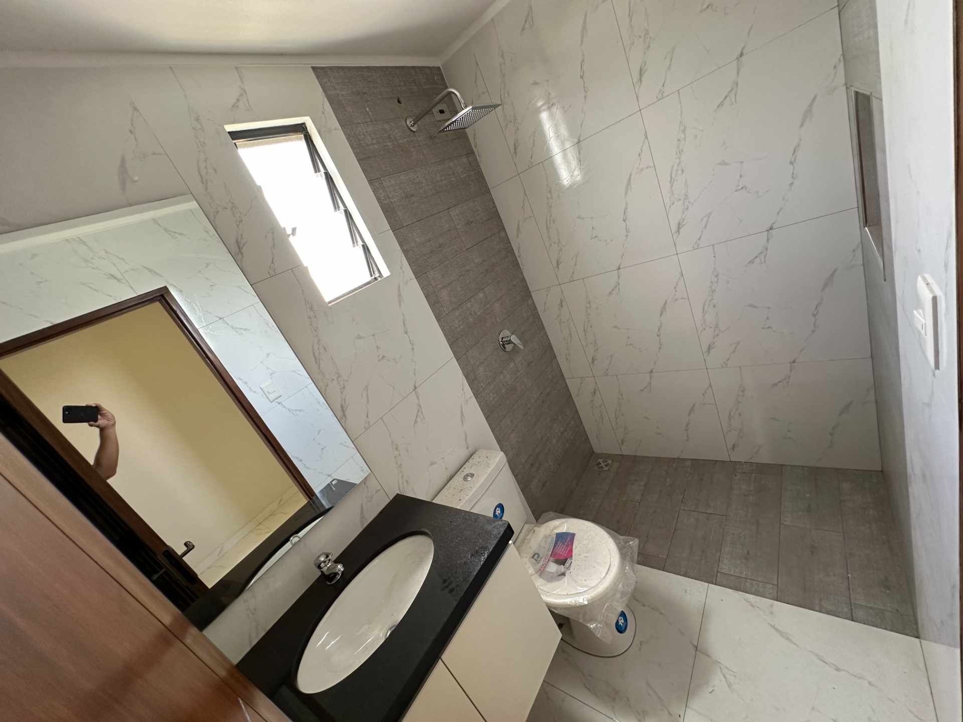 Casa en VentaZona este de Santa Cruz, ubicada atrás del Jardín Botánico sobre calle asfaltada. Por la Laguna Guapilo.   Foto 11