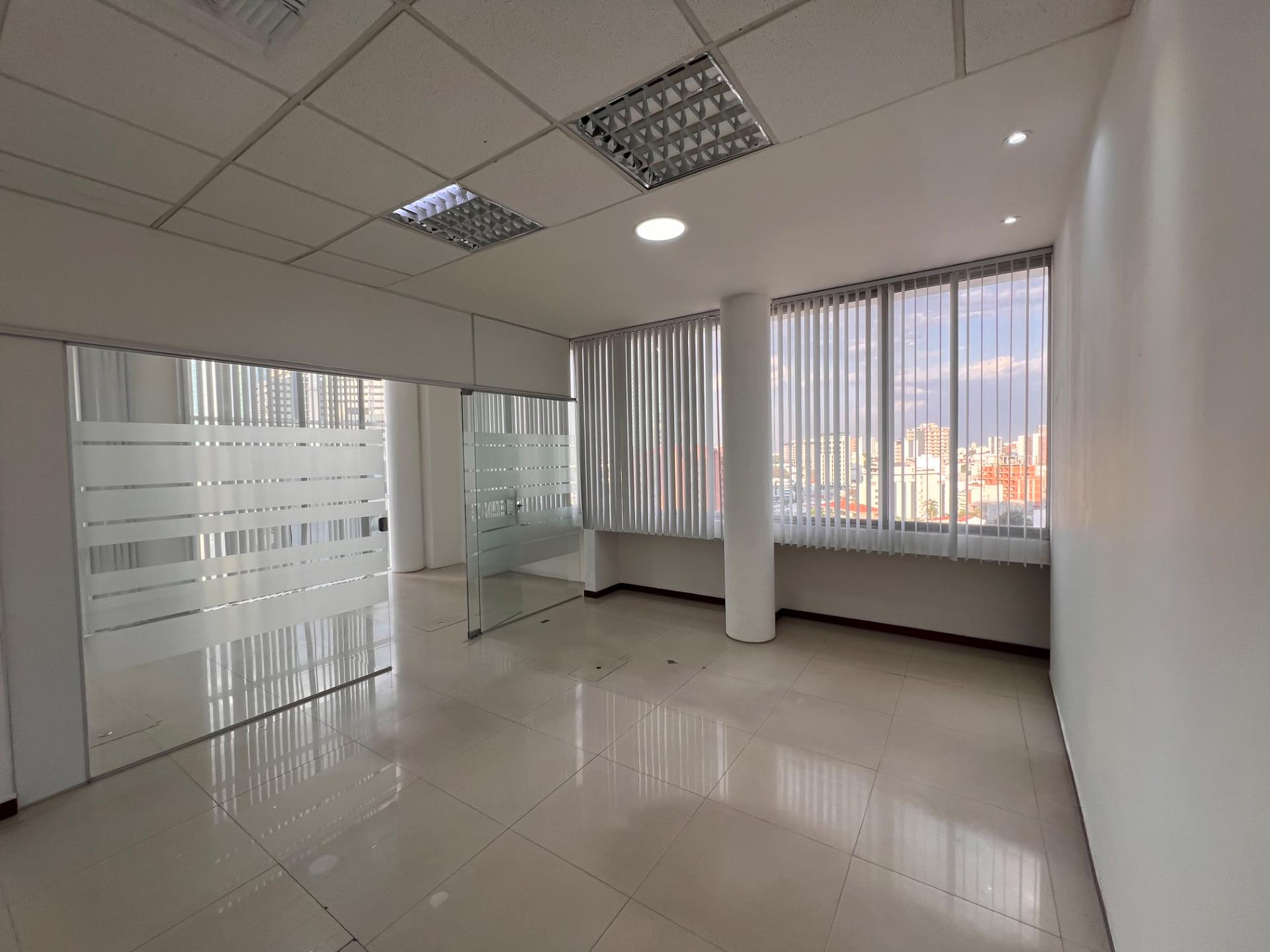 Oficina en AlquilerEdif. Cubo II - Centro Empresarial Foto 6