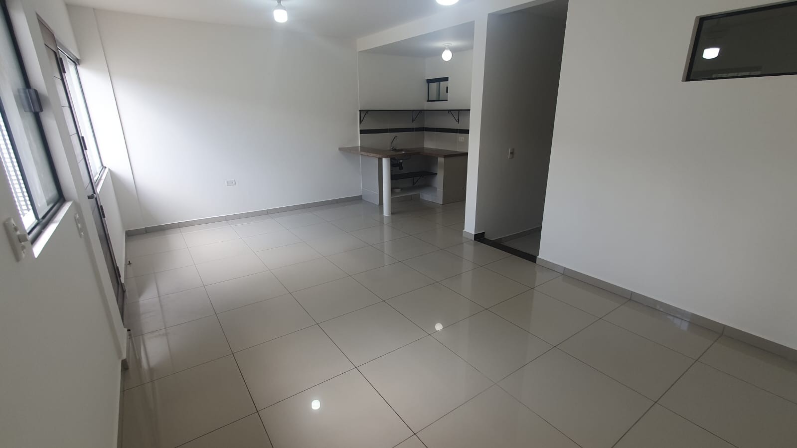 Casa En el Urubo hermosa casa de 1 planta de 2 dorm + escritorio Foto 20