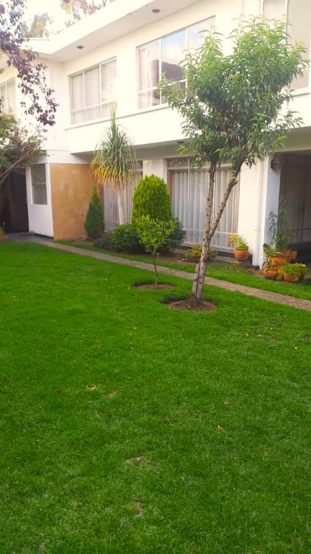 Casa en AlquilerCALACOTO -  EXCELENTE UBICACION 4 dormitorios 4 baños 5 parqueos Foto 2