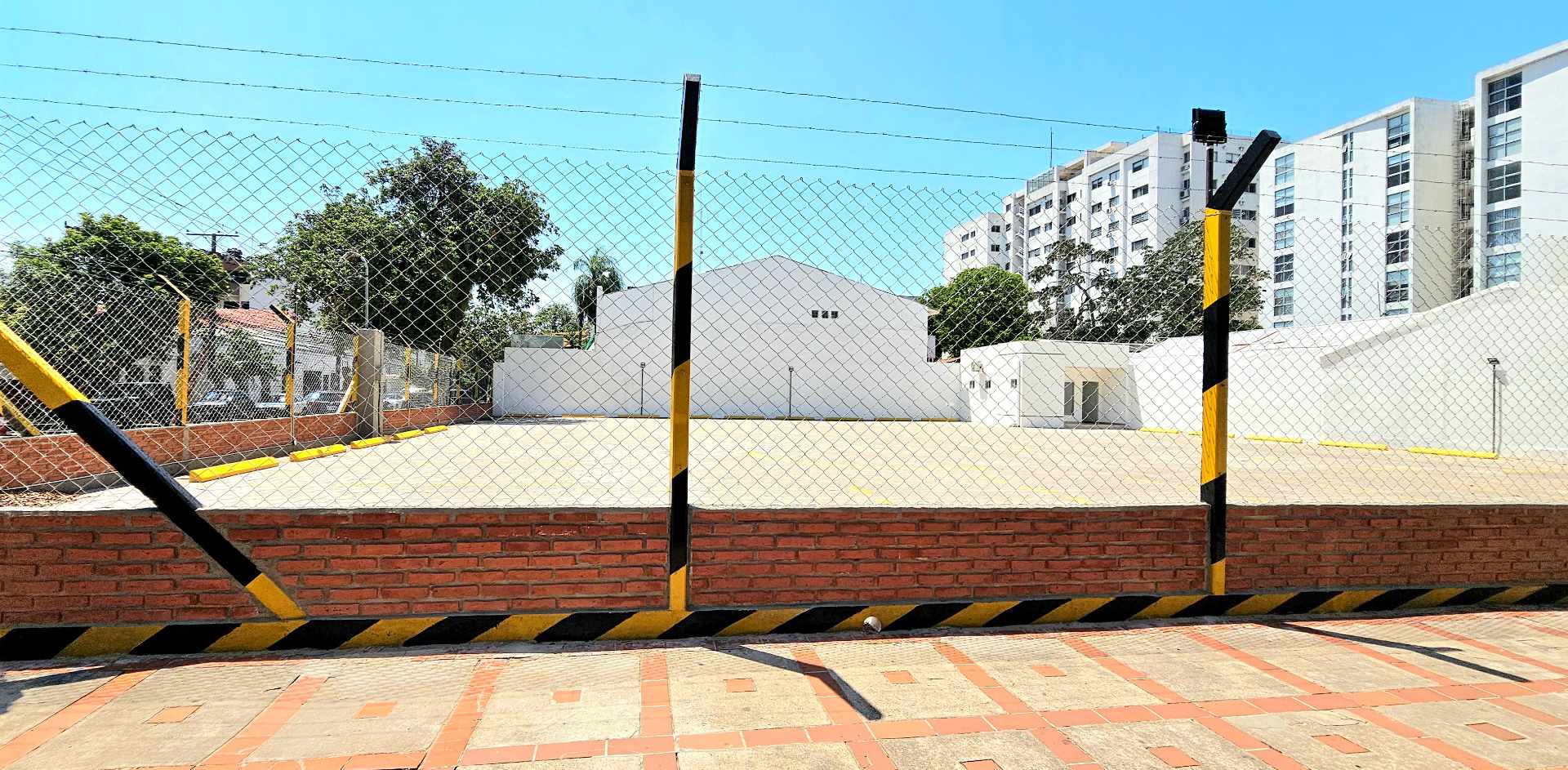 Terreno en AlquilerAv. Ejército Nacional- Frente al Estadio     Foto 2