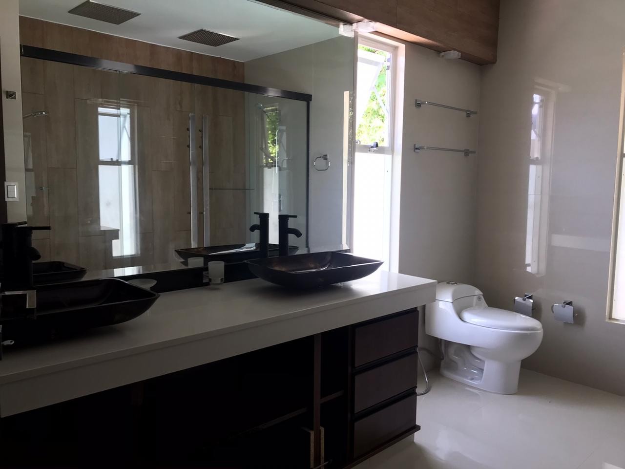 Casa en Urubó en Santa Cruz de la Sierra 3 dormitorios 5 baños 4 parqueos Foto 5