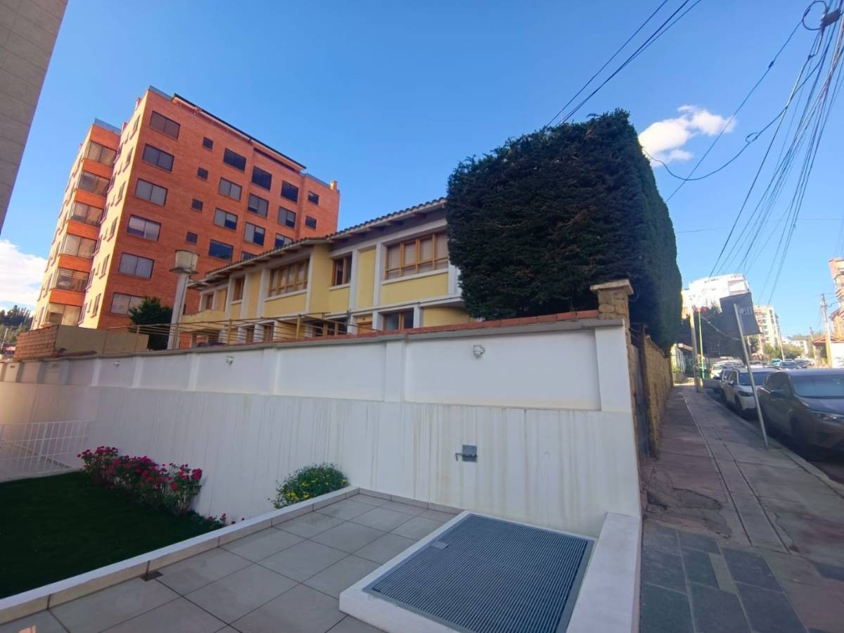 Casa en Calacoto en La Paz 4 dormitorios 5 baños 3 parqueos Foto 25