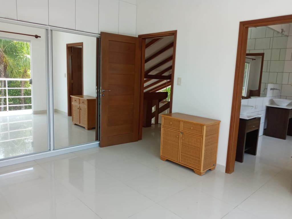 Casa en AnticréticoJARDINES DEL URUBO I 3 dormitorios 2 baños 1 parqueos Foto 5