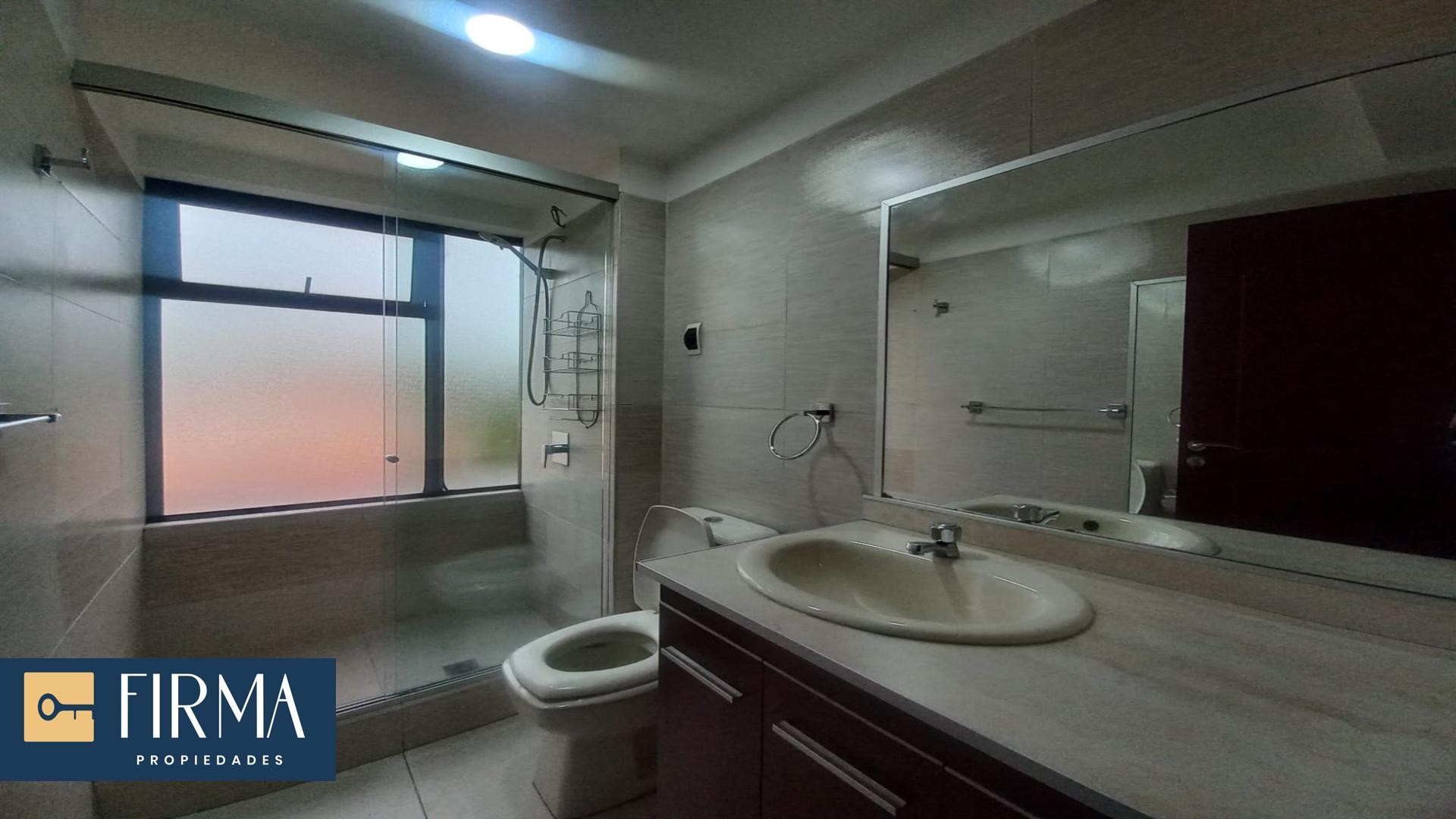Departamento en Alquiler DEPARTAMENTO EN AQUILER AMPLIO AMOBLADO Y TOTALMENTE EQUIPADO EN CALACOTO 3 dormitorios 3 baños 1 parqueos Foto 13