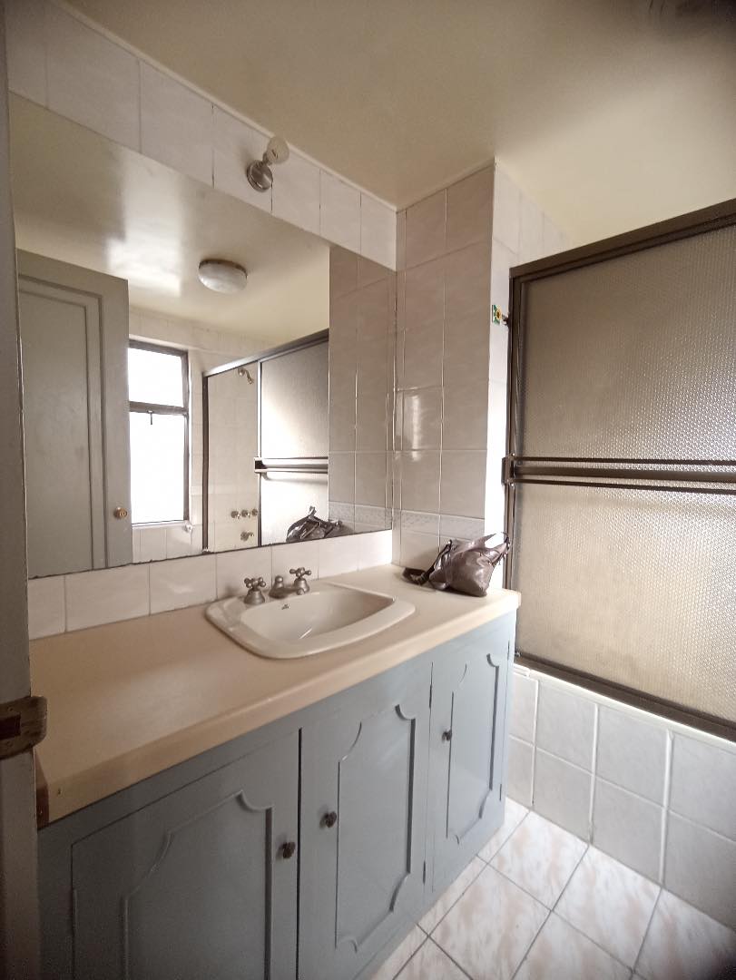 Departamento en Calacoto en La Paz 3 dormitorios 2 baños 1 parqueos Foto 7