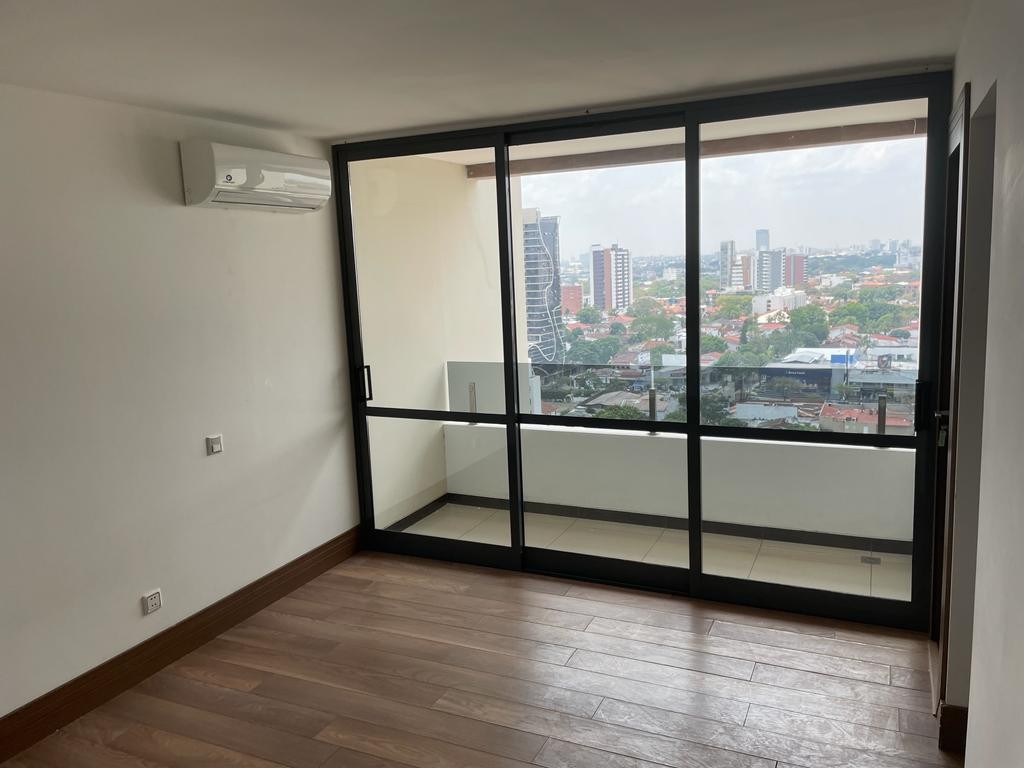 En Alquiler a $us 1,000 Foto 6