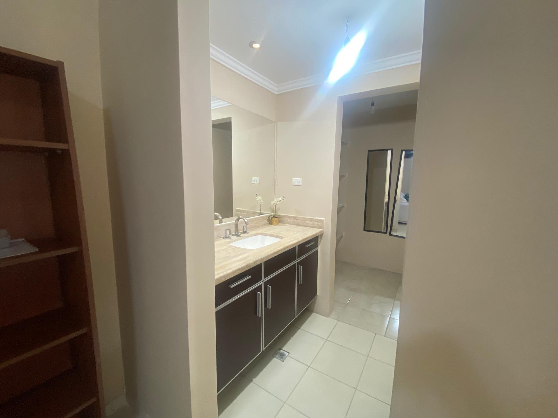 Casa en Entre 8vo y 9no anillo Norte en Santa Cruz de la Sierra 4 dormitorios 4 baños 2 parqueos Foto 14