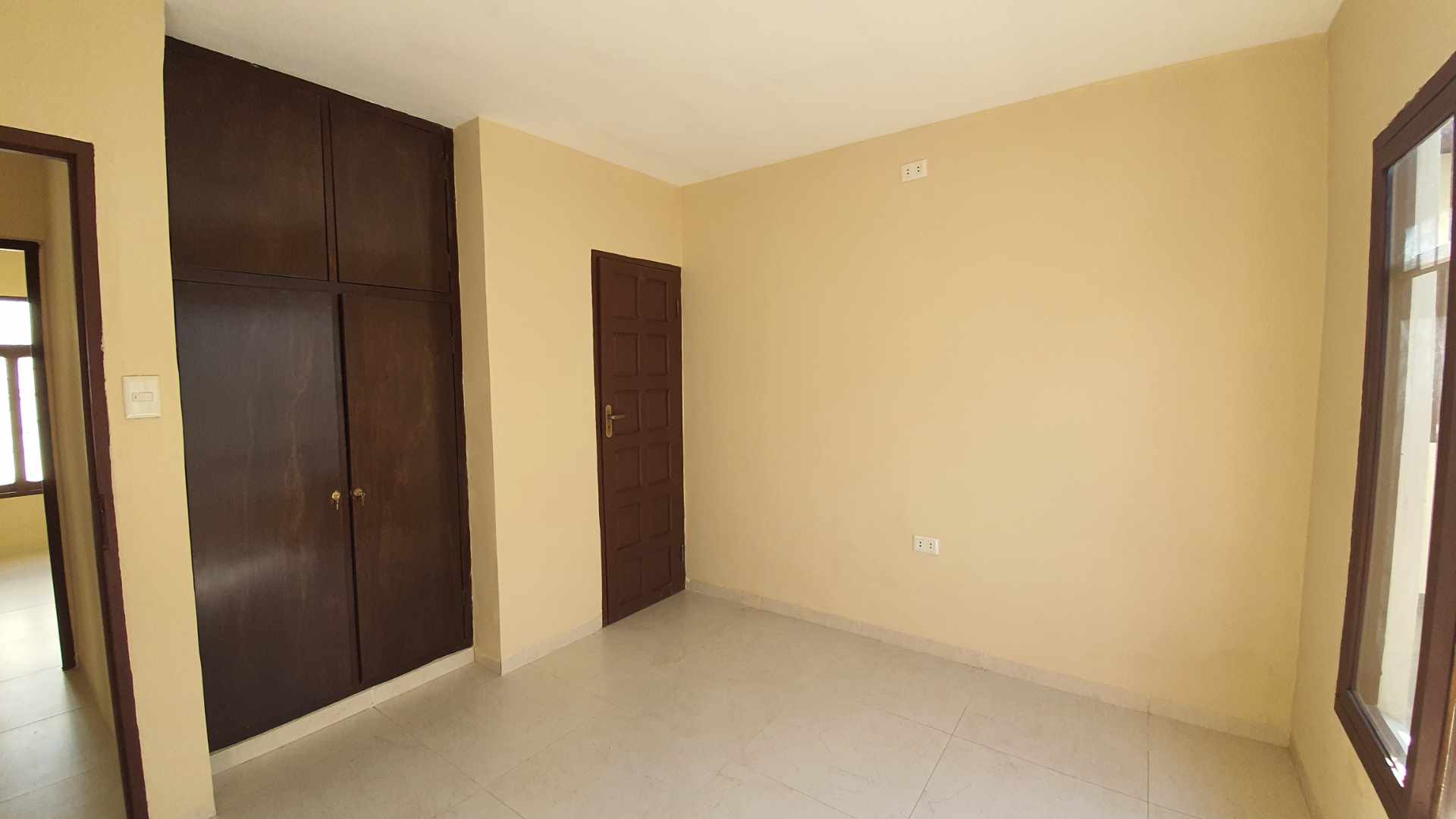 Casa en Entre 3er y 4to anillo Norte en Santa Cruz de la Sierra 4 dormitorios 3 baños 2 parqueos Foto 8