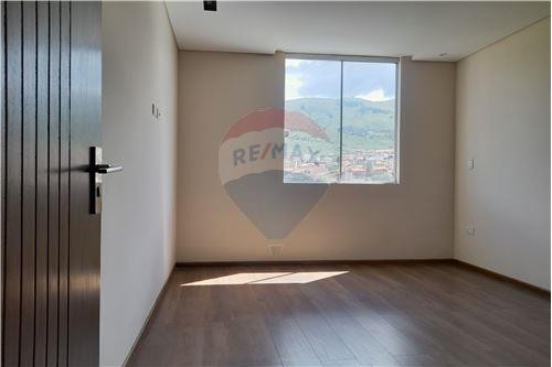 Departamento en Aranjuez en Cochabamba 3 dormitorios 4 baños 1 parqueos Foto 37