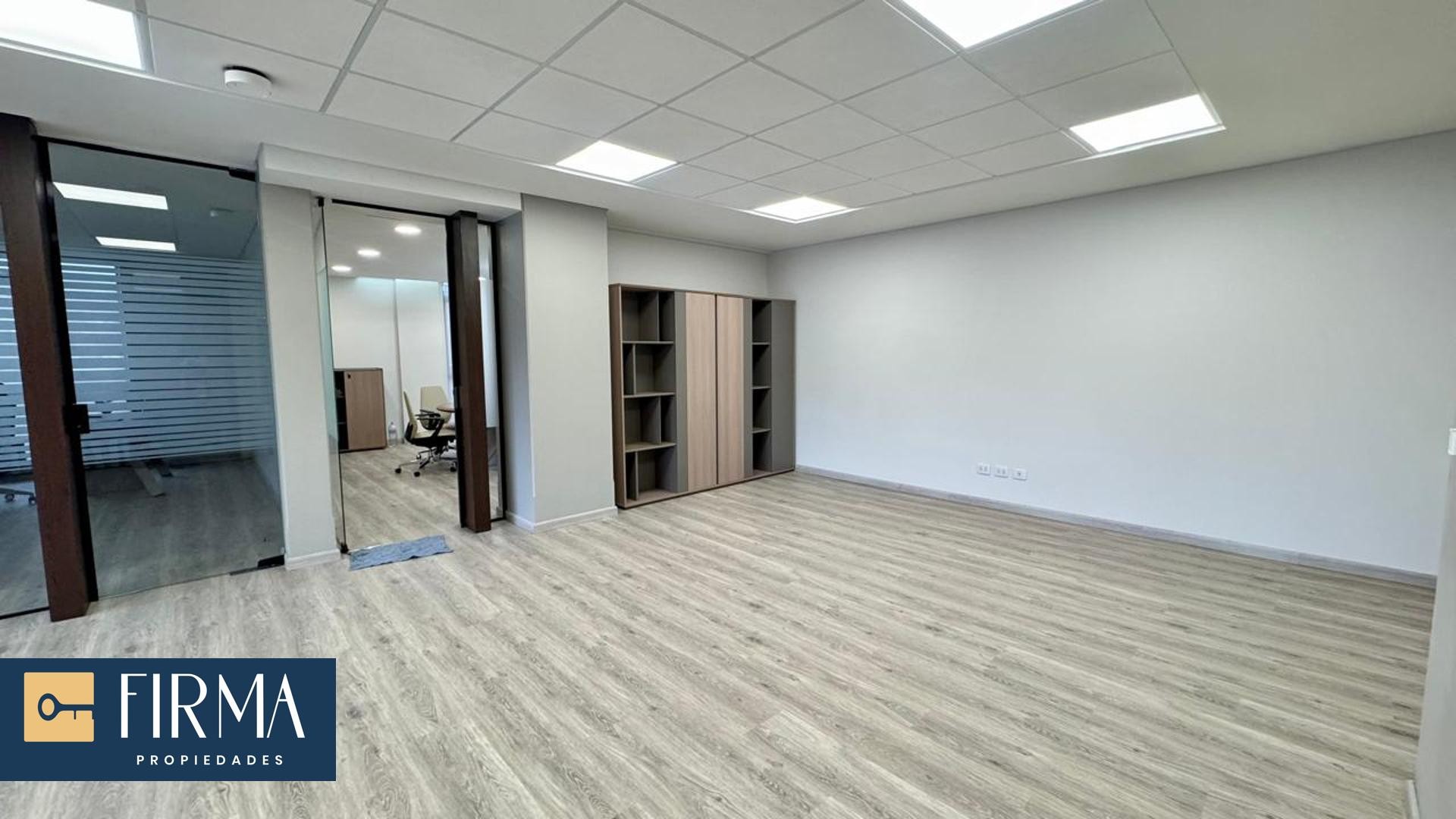 Oficina en AlquilerOFICINA EN ALQUILER, AV. MONTENEGRO CALACOTO 3 dormitorios 4 baños  Foto 4