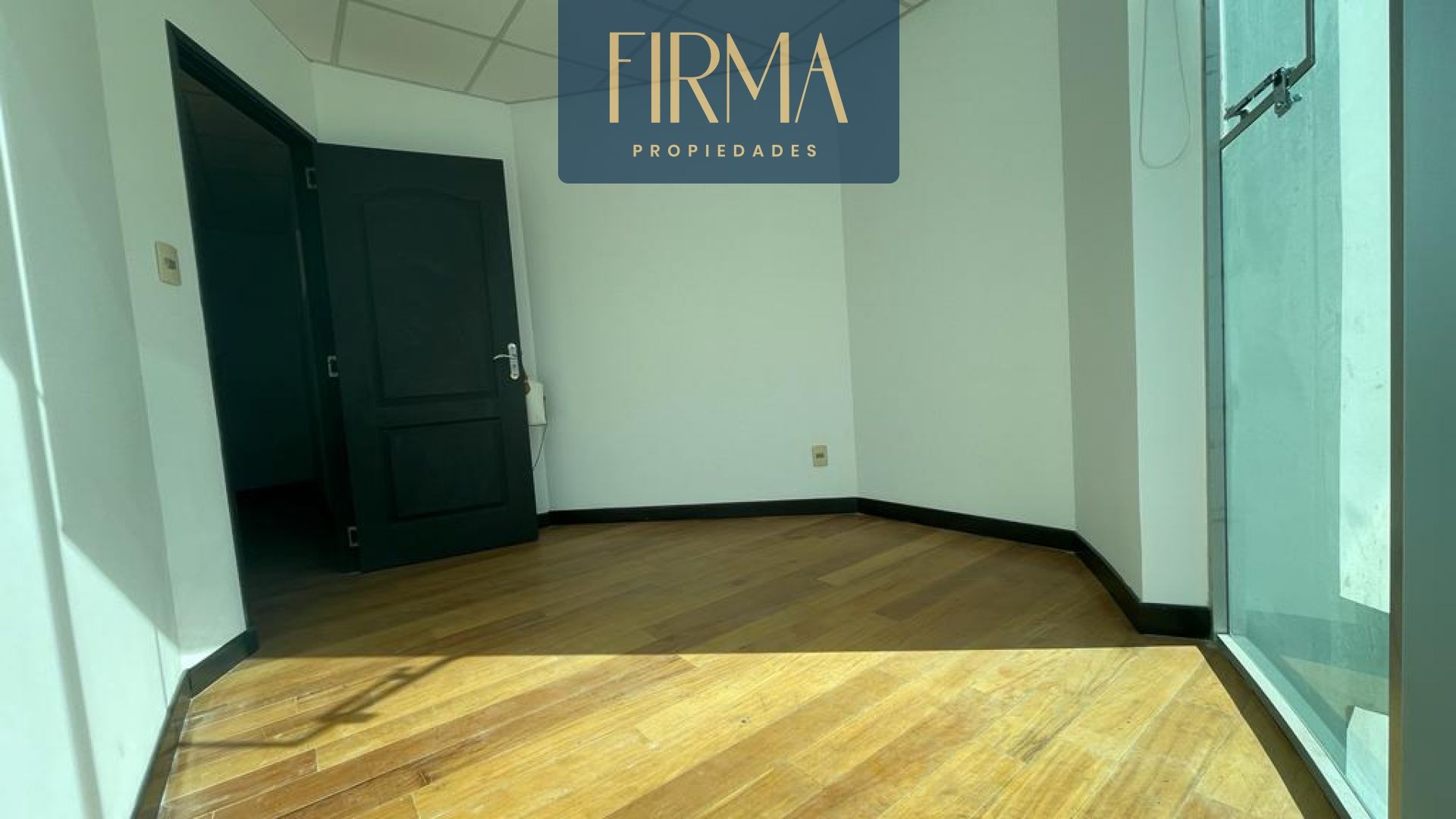 Oficina en AlquilerOFICINA EN ALQUILER EN CALACOTO 3 dormitorios 1 baños 1 parqueos Foto 5