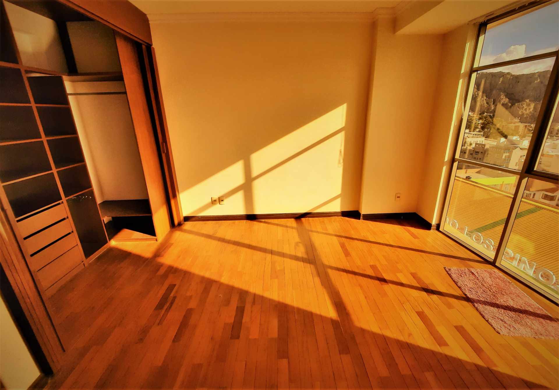 Departamento en Calacoto en La Paz 4 dormitorios 5 baños 2 parqueos Foto 13