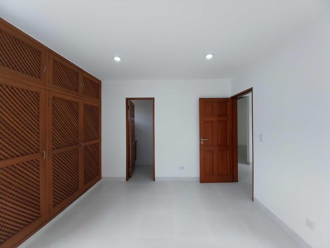 Casa en AlquilerCASA EN ALQUILER - ZONA OESTE - AV. ROCA Y CORONADO  Foto 9