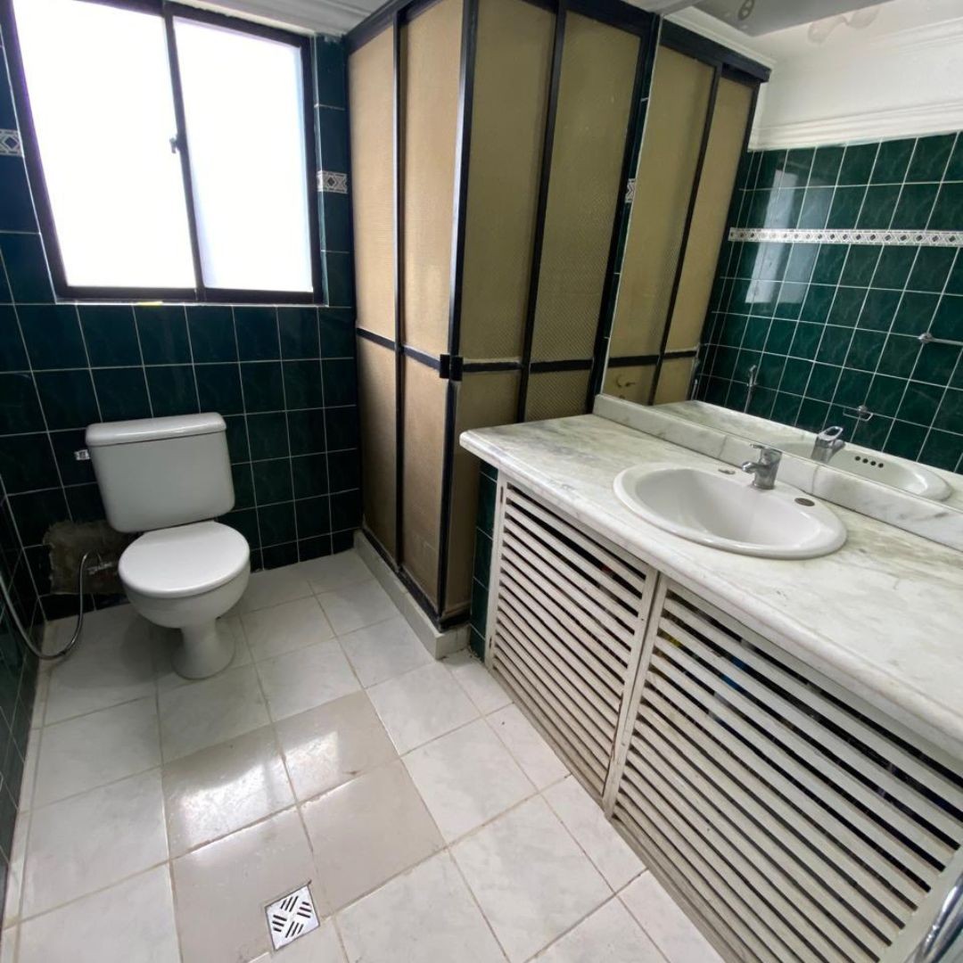Casa en Entre 4to y 5to anillo Sur en Santa Cruz de la Sierra 5 dormitorios 4 baños 3 parqueos Foto 14