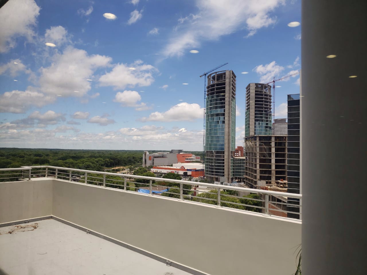 Oficina en AlquilerTorre ITC Tropical Tours  1 dormitorios 2 baños 1 parqueos Foto 4