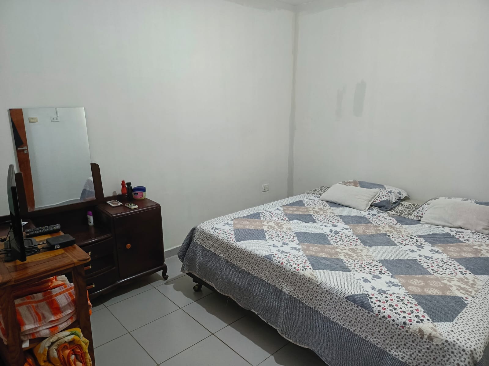 Departamento en VentaCarretera a Cotoca Km 11, Condominio Salom cerrado 3 dormitorios 2 baños 1 parqueos Foto 4