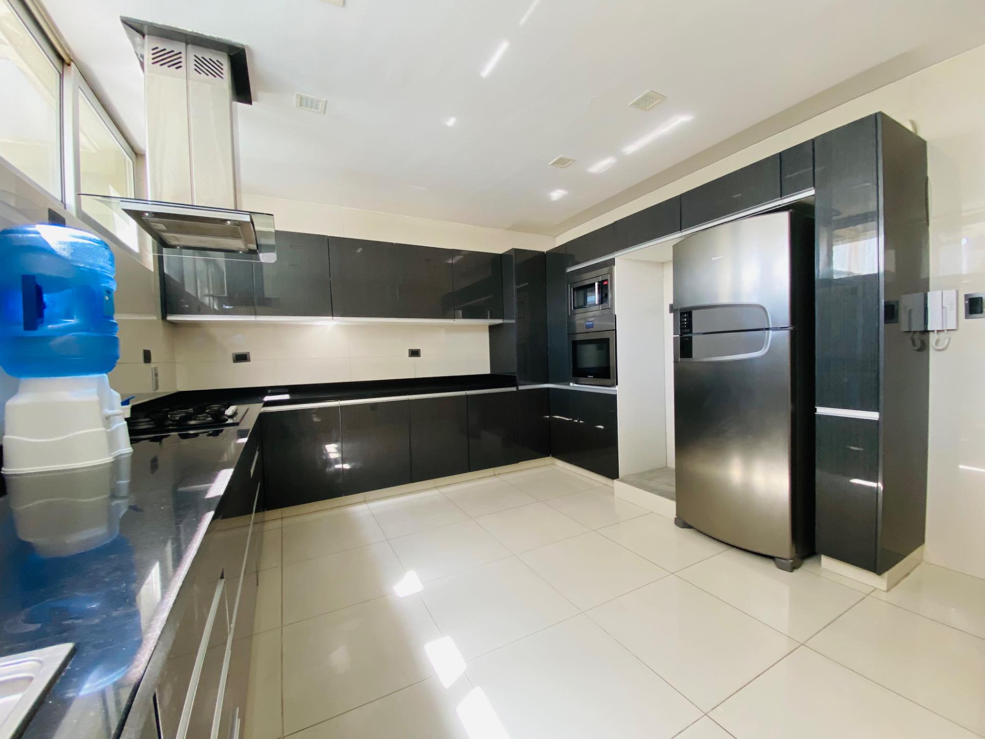 Departamento en AlquilerCalacoto, Av. Ballivian #233 Foto 9