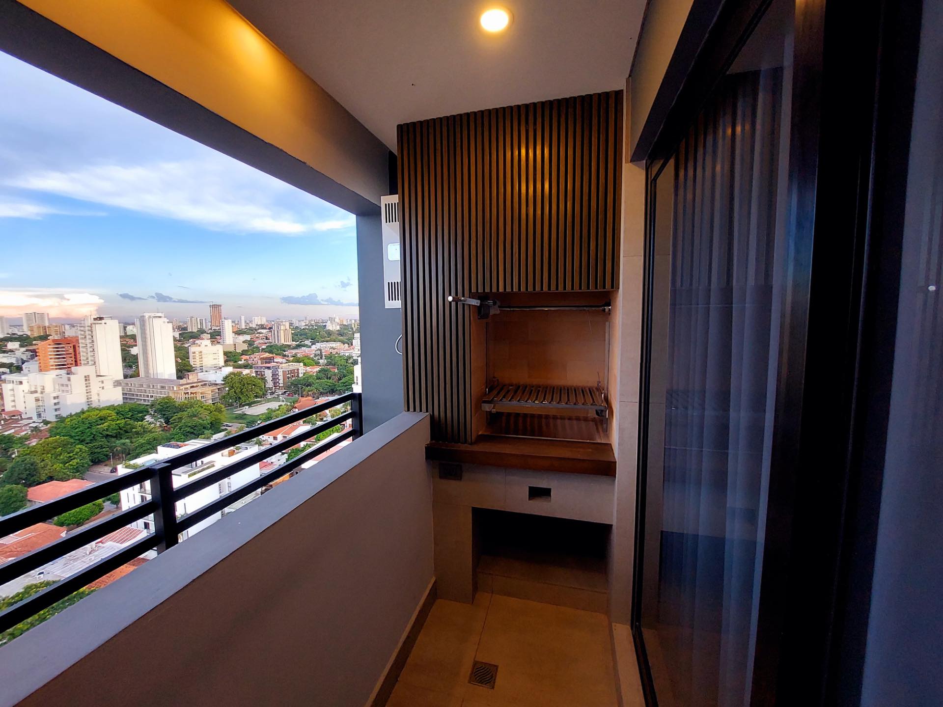 Departamento en AlquilerCondominio de lujo sobre la avenida San martin Foto 7