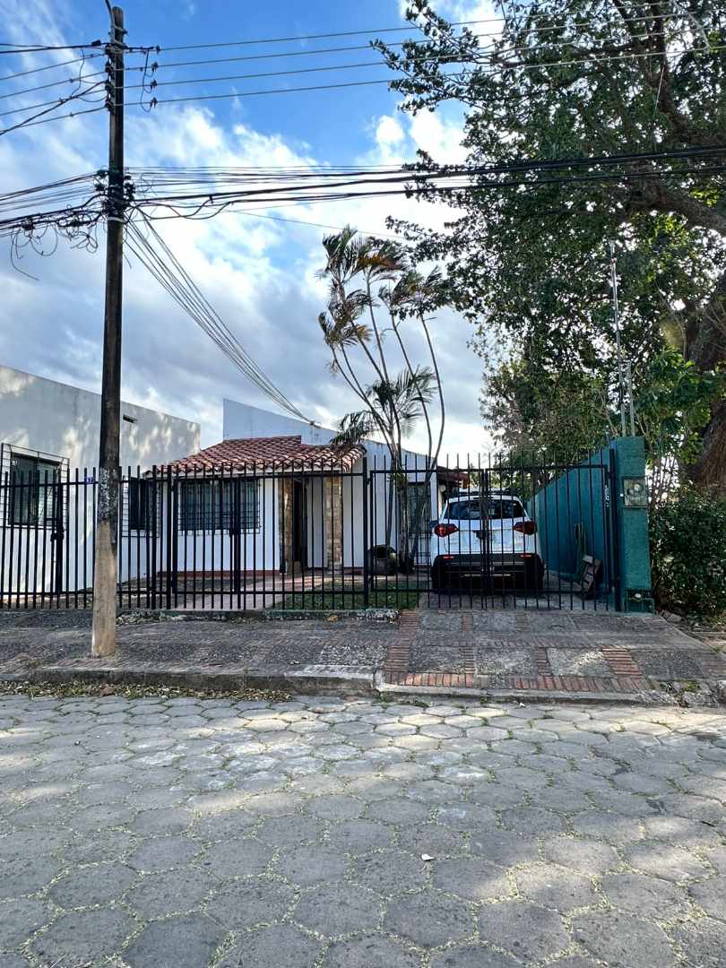 Casa BARRIO URBARI 
CASA EN ANTICRETICO 
AMOBLADA !! Foto 1