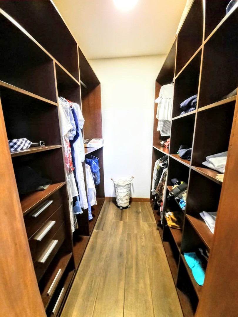 Casa en Urubó en Santa Cruz de la Sierra 5 dormitorios 5 baños 3 parqueos Foto 9