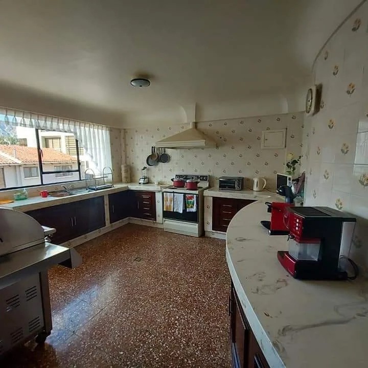 Casa en Achumani en La Paz 7 dormitorios 5 baños 4 parqueos Foto 6