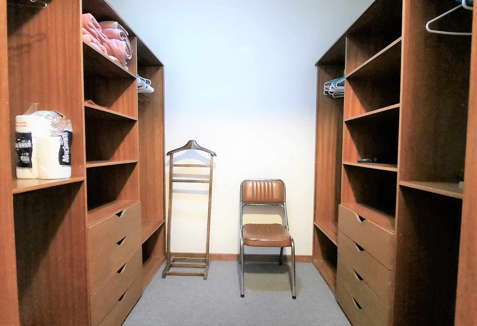 Departamento en AlquilerCalle 24 de Calacoto con Av. Ballivián 4 dormitorios 4 baños  Foto 49