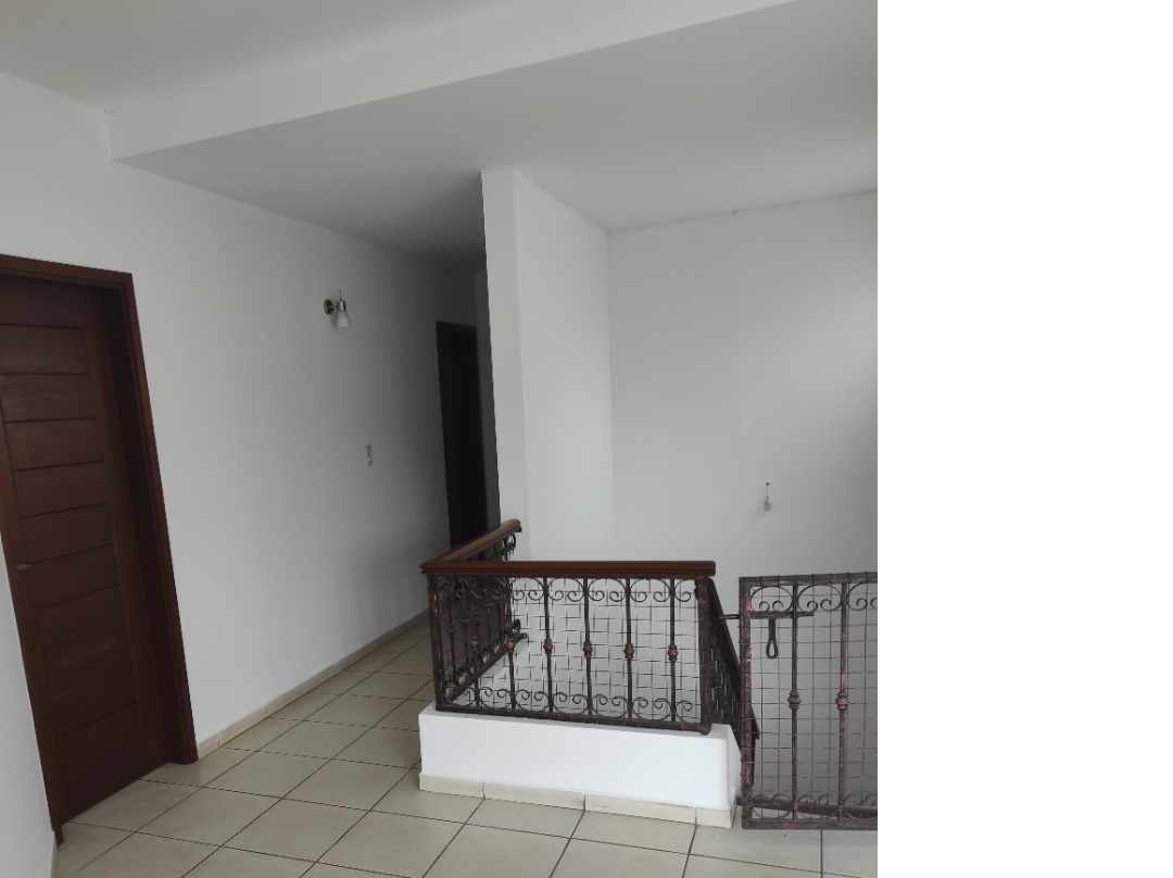 Casa en Entre 2do y 3er anillo Norte en Santa Cruz de la Sierra 3 dormitorios 3 baños 2 parqueos Foto 17