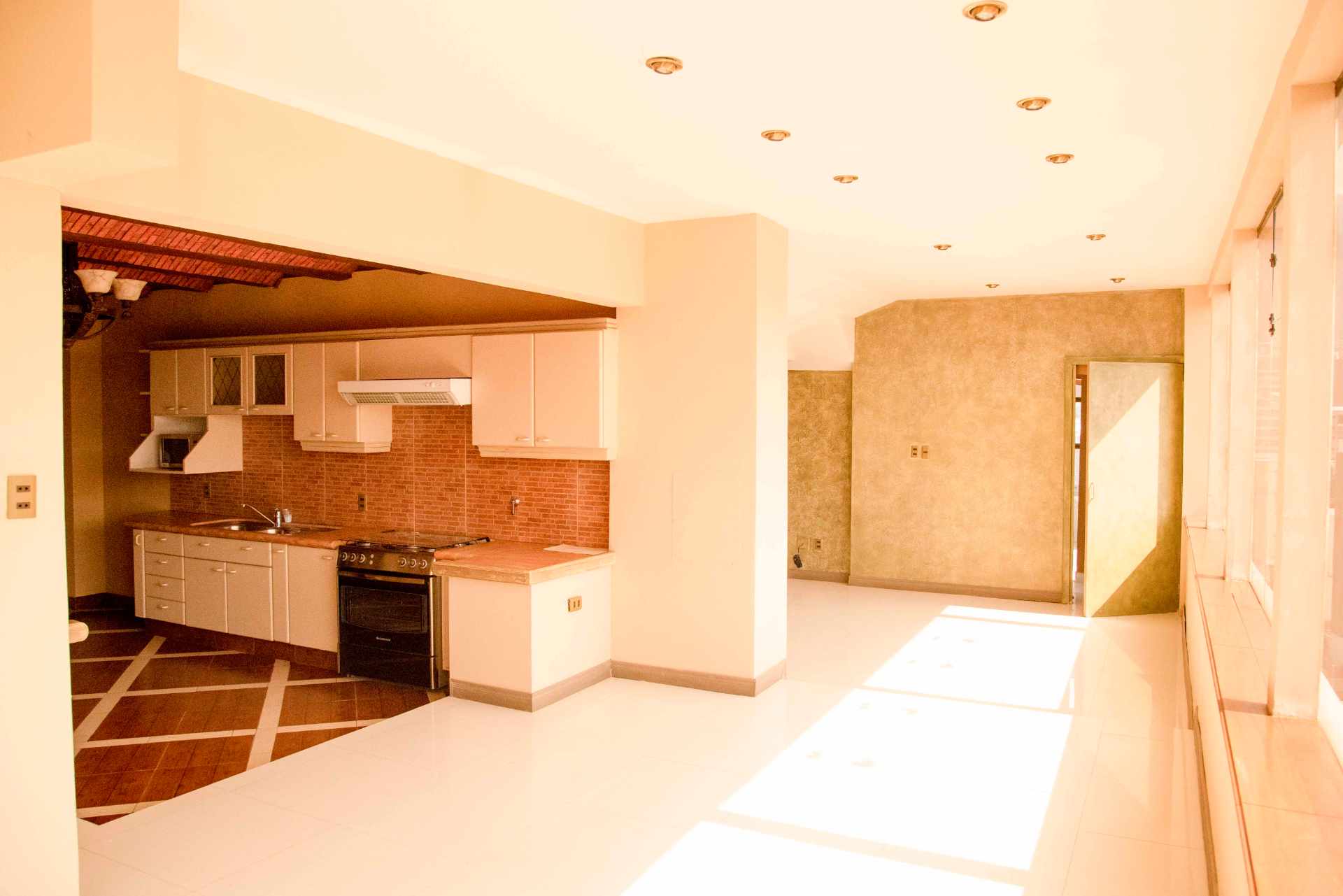 Departamento en Cala Cala en Cochabamba 4 dormitorios 5 baños 1 parqueos Foto 16