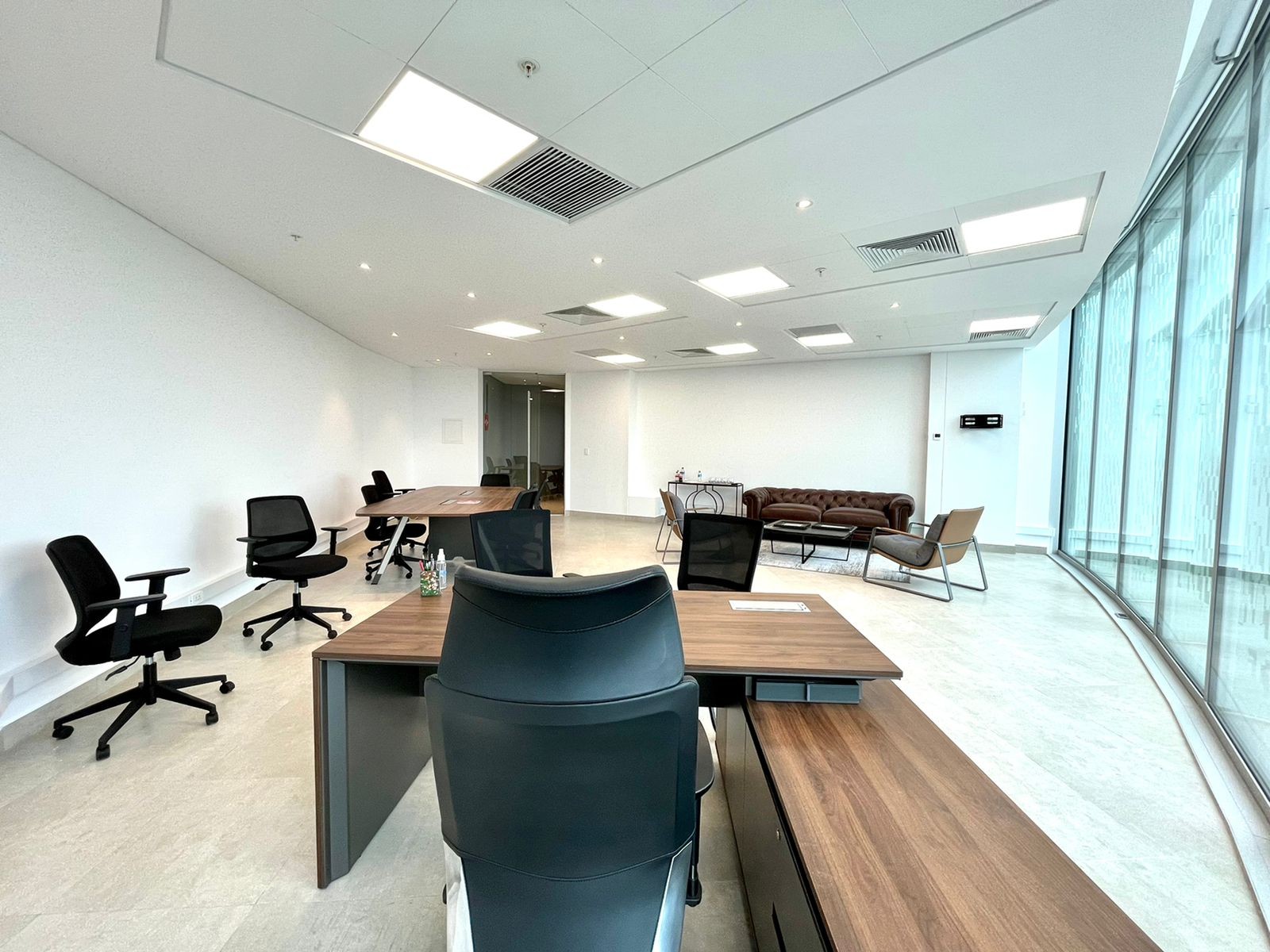 Oficina en Equipetrol en Santa Cruz de la Sierra 1 dormitorios 1 baños  Foto 4