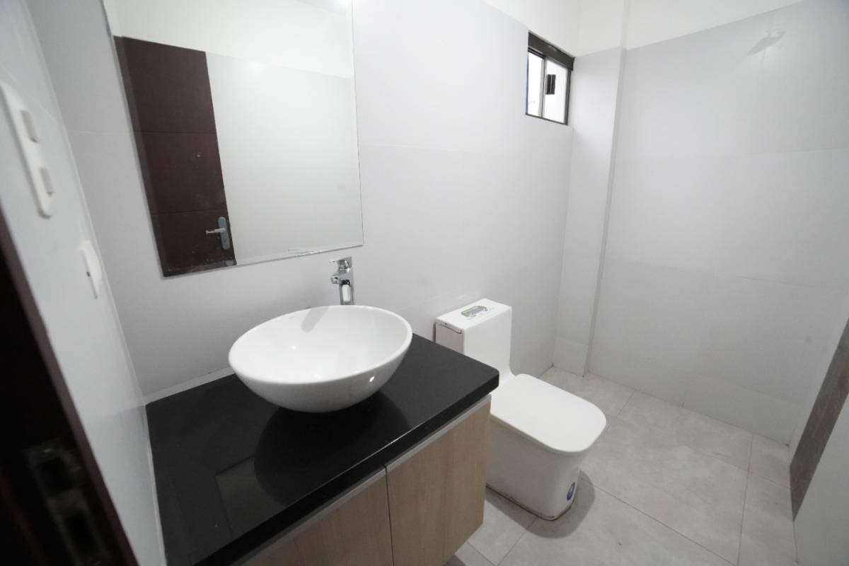 Departamento en Entre 3er y 4to anillo Oeste en Santa Cruz de la Sierra 1 dormitorios 1 baños  Foto 4