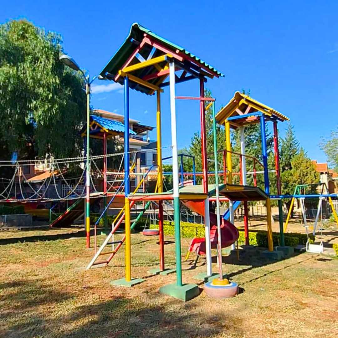 Casa en VentaUrbanización Bella Vista, Avenida Circunvalación este, a la altura del Km. 5 de ida a Sacaba, subiendo 2 cuadras Zona Puntiti Norte. 4 dormitorios 5 baños 1 parqueos Foto 15